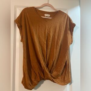 Loft Lou & Grey linen twist tee in the color sweet caramel size XL.